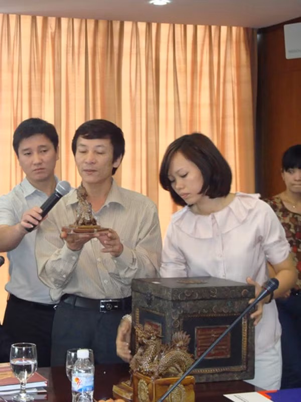 Các phác vật ấn Tây Sơn qua bản dựng của Bát Tràng 