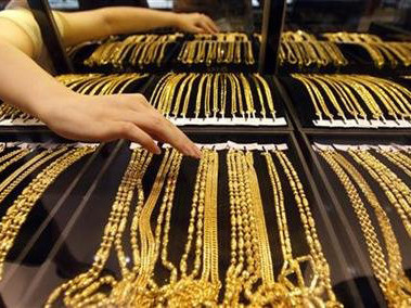 Vàng thế giới sáng nay tiếp tục giảm mạnh. Nguồn ảnh: reuters