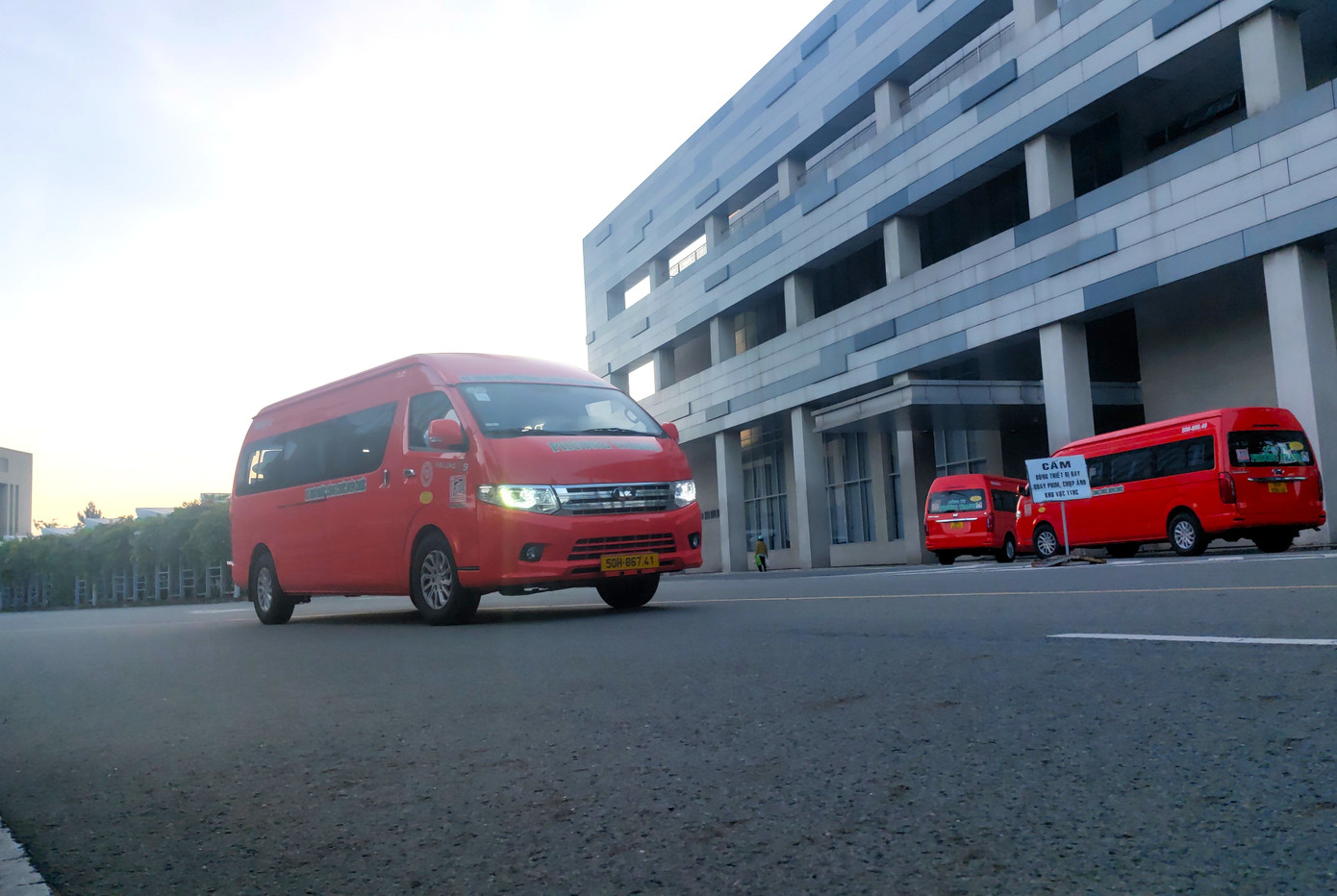 Điểm đón cán bộ, công chức tại Trung tâm hành chính Bình Dương cũ