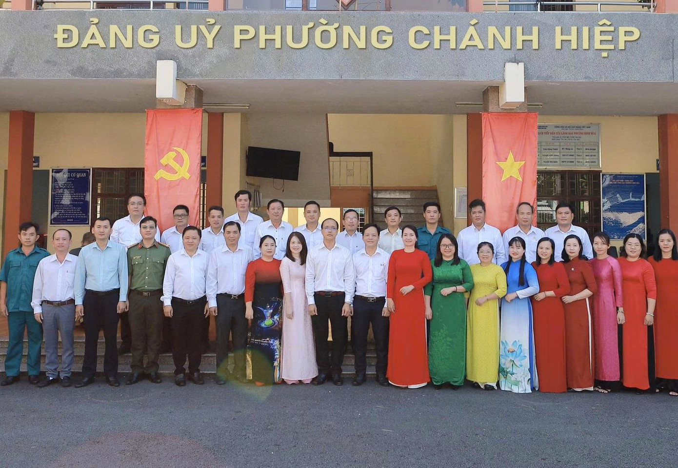 TPHCM khu vực Bình Dương cũ, một phường có tên “lạ tai” là phường Chánh Hiệp. Phường này được hợp nhất các phường Định Hòa, Tương Bình Hiệp, Chánh Mỹ (trừ các khu phố Chánh Lộc 1, Chánh Lộc 2, Chánh Lộc 7) và các khu phố 5, khu phố 6 thuộc Hiệp Thành (TP.Thủ Dầu Một, Bình Dương cũ). Đây là khu vực nổi tiếng với nghề sơn mài truyền thống.