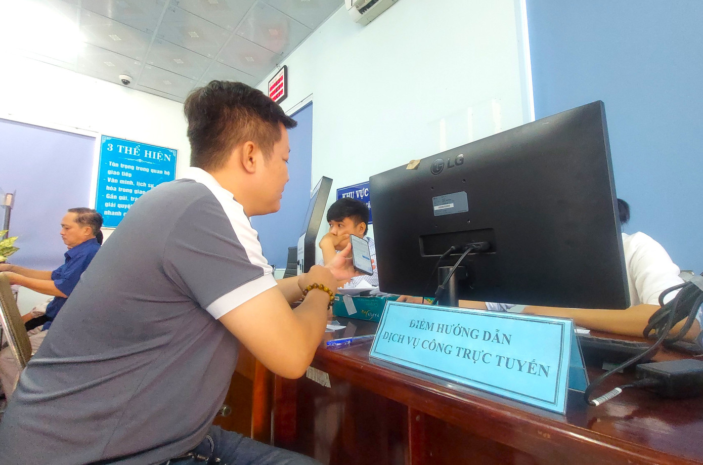 Sau khi sáp nhập, TPHCM có “siêu phường” mang tên phường Bình Dương. Đây là một trong những phường lớn nhất cả về quy mô diện tích lẫn dân số, với diện tích tự nhiên 58,157 km2 (đạt 1.057,40% so với quy định) và dân số 107.576 người (đạt 239,06% so với quy định). Với 7 khu công nghiệp, 1 cụm công nghiệp, phường Bình Dương là đơn vị hành chính cấp xã quản lý khu, cụm công nghiệp lớn và nhiều nhất nước.