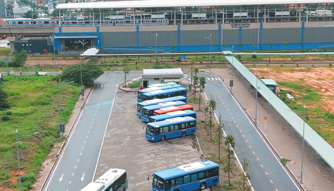 Khi di chuyển bằng xe buýt này, người dân được tận hưởng các dịch vụ chất lượng cao trên xe với hệ thống điều hòa, sử dụng wifi miễn phí, có phần mềm cung cấp thông tin để hành khách tiếp cận các điểm đến chính xác. Trong tháng 7 này, xe buýt tuyến 61-77 miễn phí cho tất cả hành khách. Khi di chuyển bằng xe buýt này, người dân được tận hưởng các dịch vụ chất lượng cao trên xe với hệ thống điều hòa, sử dụng wifi miễn phí, có phần mềm cung cấp thông tin để hành khách tiếp cận các điểm đến chính xác. Trong tháng 7 này, xe buýt tuyến 61-77 miễn phí cho tất cả hành khách.