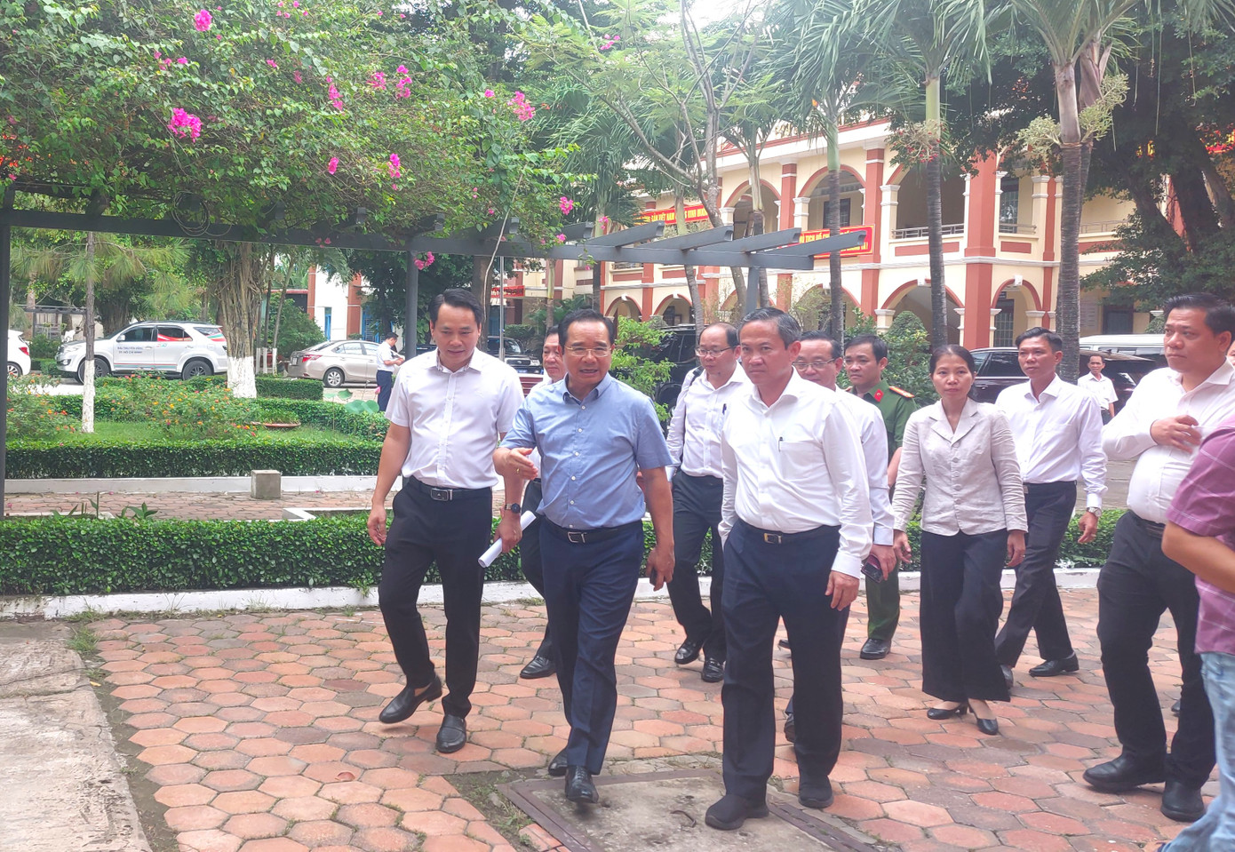 Lãnh đạo TPHCM khảo sát cơ sở tại UBND xã Phú An. Lãnh đạo TPHCM khảo sát cơ sở tại UBND xã Phú An.