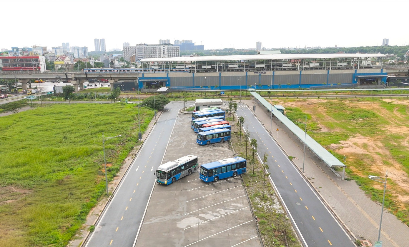 Hành khách từ Bình Dương cũ đi tuyến buýt này, dễ dàng chuyển tiếp sang Metro Bến Thành-Suối Tiên để vào trung tâm TPHCM. Hành khách từ Bình Dương cũ đi tuyến buýt này, dễ dàng chuyển tiếp sang Metro Bến Thành-Suối Tiên để vào trung tâm TPHCM.