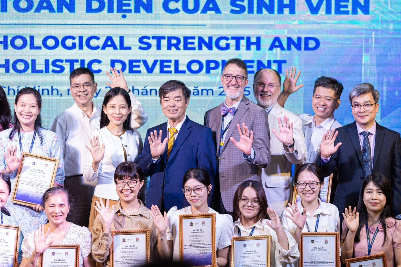 Ảnh: Sự kiện quy tụ đông đảo chuyên gia, học giả, nhà nghiên cứu, nhà quản lý giáo dục uy tín trong và ngoài nước.