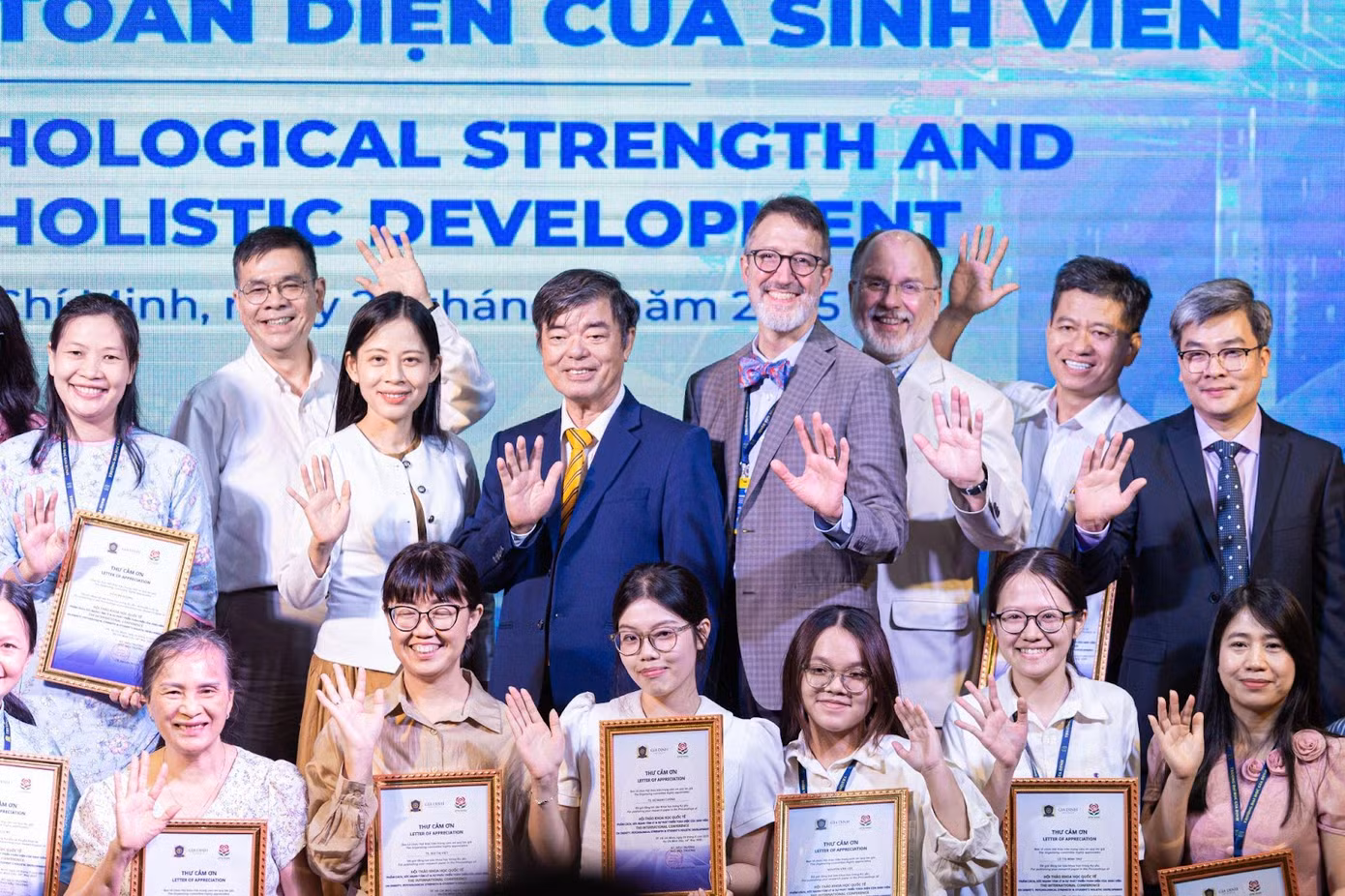 Ảnh: Sự kiện quy tụ đông đảo chuyên gia, học giả, nhà nghiên cứu, nhà quản lý giáo dục uy tín trong và ngoài nước.