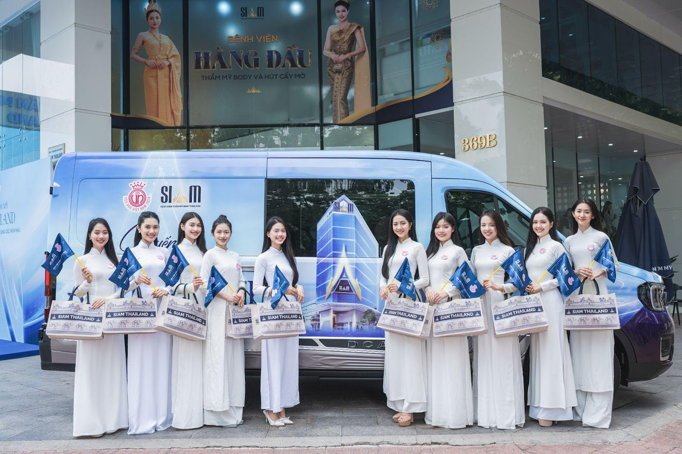 Thí sinh Hoa hậu Việt Nam ghé thăm Bệnh viện Thẩm mỹ SIAM Thailand - đơn vị bảo trợ nhan sắc chính thức của cuộc thi.