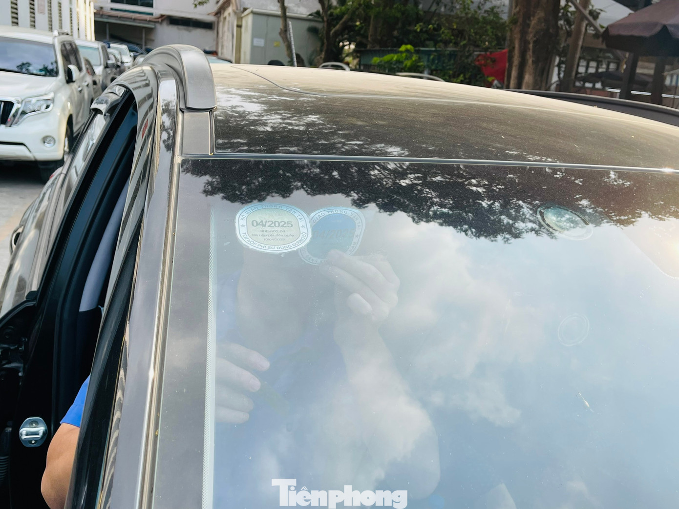 Theo đại diện các TTĐK, nguyên nhân lượng xe đi đăng kiểm tăng cao là do bắt đầu bước vào thời gian cao điểm của chu kỳ kiểm định. Đây cũng là thời điểm nhóm xe miễn kiểm định cách đây 2 năm đến hạn kiểm định. Theo đại diện các TTĐK, nguyên nhân lượng xe đi đăng kiểm tăng cao là do bắt đầu bước vào thời gian cao điểm của chu kỳ kiểm định. Đây cũng là thời điểm nhóm xe miễn kiểm định cách đây 2 năm đến hạn kiểm định.