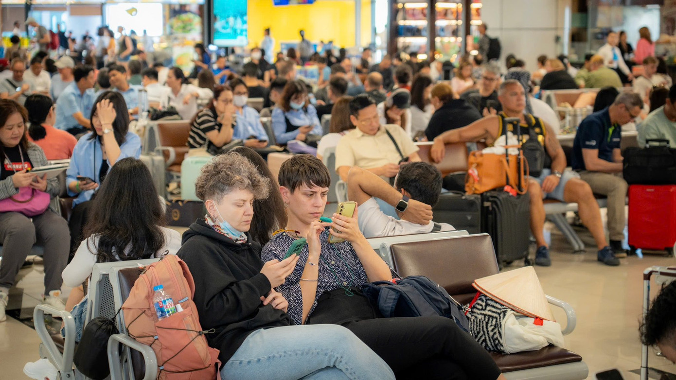 Các khung giờ cao điểm đối với nội địa đi tại Nội Bài trong hôm nay gồm 9h-10h, 15h-16h, 18h-19h và nội địa đến là khung giờ 11h - 12h. Ảnh: NIA. Các khung giờ cao điểm đối với nội địa đi tại Nội Bài trong hôm nay gồm 9h-10h, 15h-16h, 18h-19h và nội địa đến là khung giờ 11h - 12h. Ảnh: NIA.