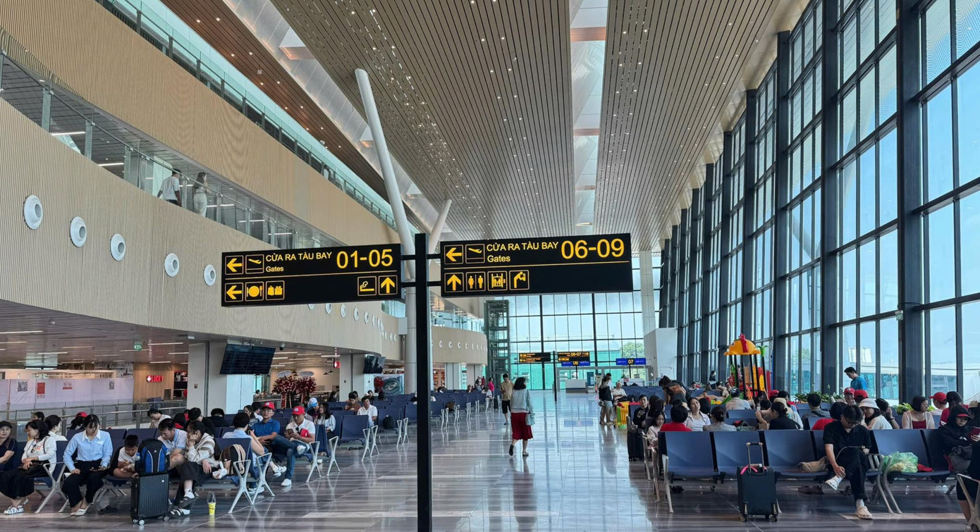 Riêng nhà ga T3 Tân Sơn Nhất sẽ khai thác 51 chuyến bay kết nối giữa TPHCM - Hà Nội và TPHCM - Vân Đồn (Quảng Ninh), do Vietnam Airlines khai thác, phục vụ hơn 11.500 hành khách. Ảnh: ACV. Riêng nhà ga T3 Tân Sơn Nhất sẽ khai thác 51 chuyến bay kết nối giữa TPHCM - Hà Nội và TPHCM - Vân Đồn (Quảng Ninh), do Vietnam Airlines khai thác, phục vụ hơn 11.500 hành khách. Ảnh: ACV.