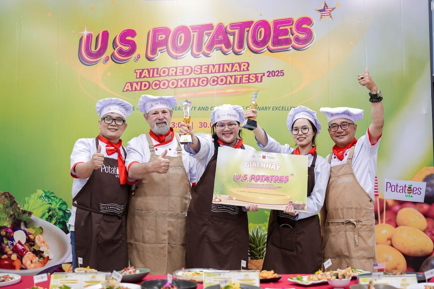 Sinh viên UEF đi từ lớp học đến "sân khấu trình diễn" nghệ thuật nghề bếp cùng chuyên gia quốc tế.