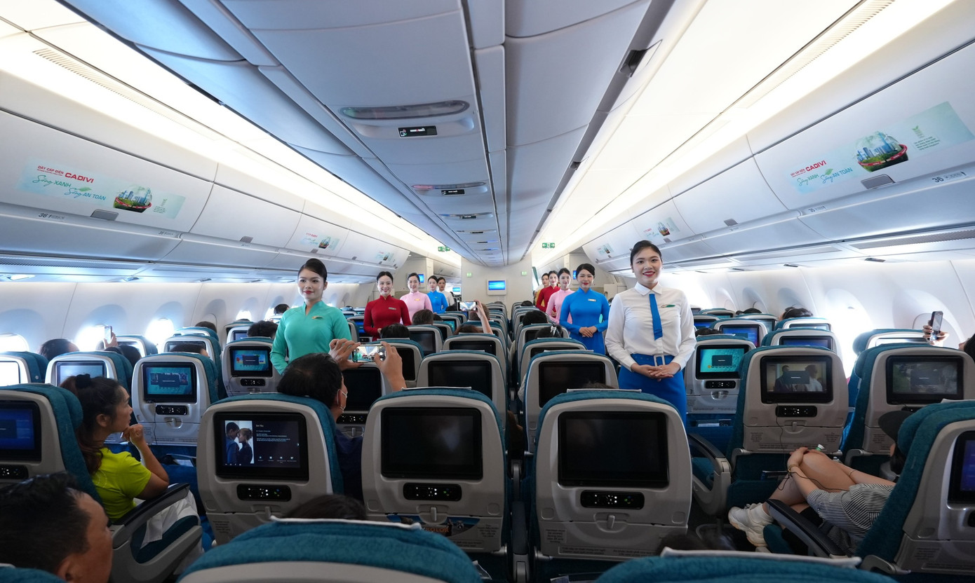 Đại diện Vietnam Airlines cho biết, các chuyến bay đặc biệt sẽ đưa hành khách ngược dòng thời gian, trải nghiệm một phần câu chuyện lịch sử của hãng, từ những ngày đầu tiên cất cánh cho đến vị thế vững vàng trên bản đồ hàng không thế giới hiện tại. Ảnh: VNA.