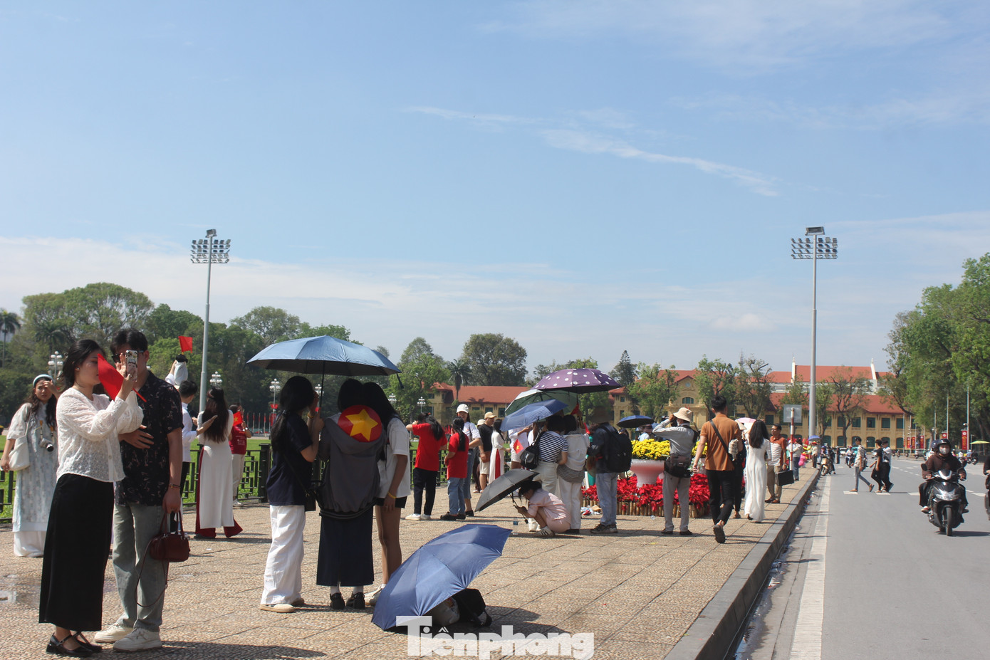 Trong dịp nghỉ lễ 30/4-1/5 năm nay thời tiết Thủ đô Hà Nội khá mát mẻ và dễ chịu nên thích hợp cho các hoạt động ngoài trời. Do đó, lượng khách quốc tế đến Hà Nội nói riêng và Việt Nam nói chung thời gian này dự kiến sẽ tăng cao.