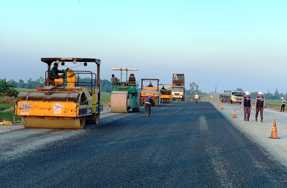 Chủ dự án xây dựng công trình giao thông phải hoàn trả mặt đường, hoặc tạm dừng thi công trong thời gian tổ chức kỳ thi tuyển sinh lớp 10. Ảnh minh họa: Báo Xây dựng.