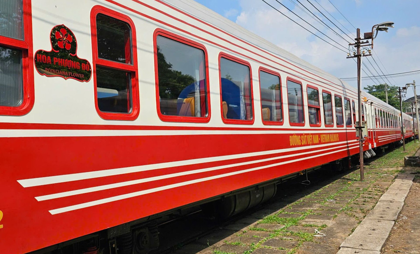 Hình ảnh đoàn tàu Hoa Phượng Đỏ. Ảnh: VNR.