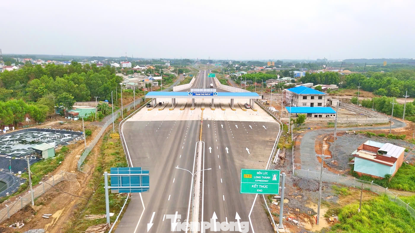VEC đề xuất thu phí cao tốc Bến Lức - Long Thành với mức phí 2.000 đồng/km. Ảnh: Trọng Tài. VEC đề xuất thu phí cao tốc Bến Lức - Long Thành với mức phí 2.000 đồng/km. Ảnh: Trọng Tài.