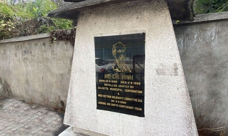 Năm 1990, Hội đồng thành phố và Ủy ban Tây Bengal đoàn kết Đông Dương - Việt Nam đã khánh thành con đường Hồ Chí Minh Saraniai thành phố Kolkata, bang Tây Bengal - Ấn Độ, nhân dịp 100 năm sinh nhật Người. Ảnh: VOV.