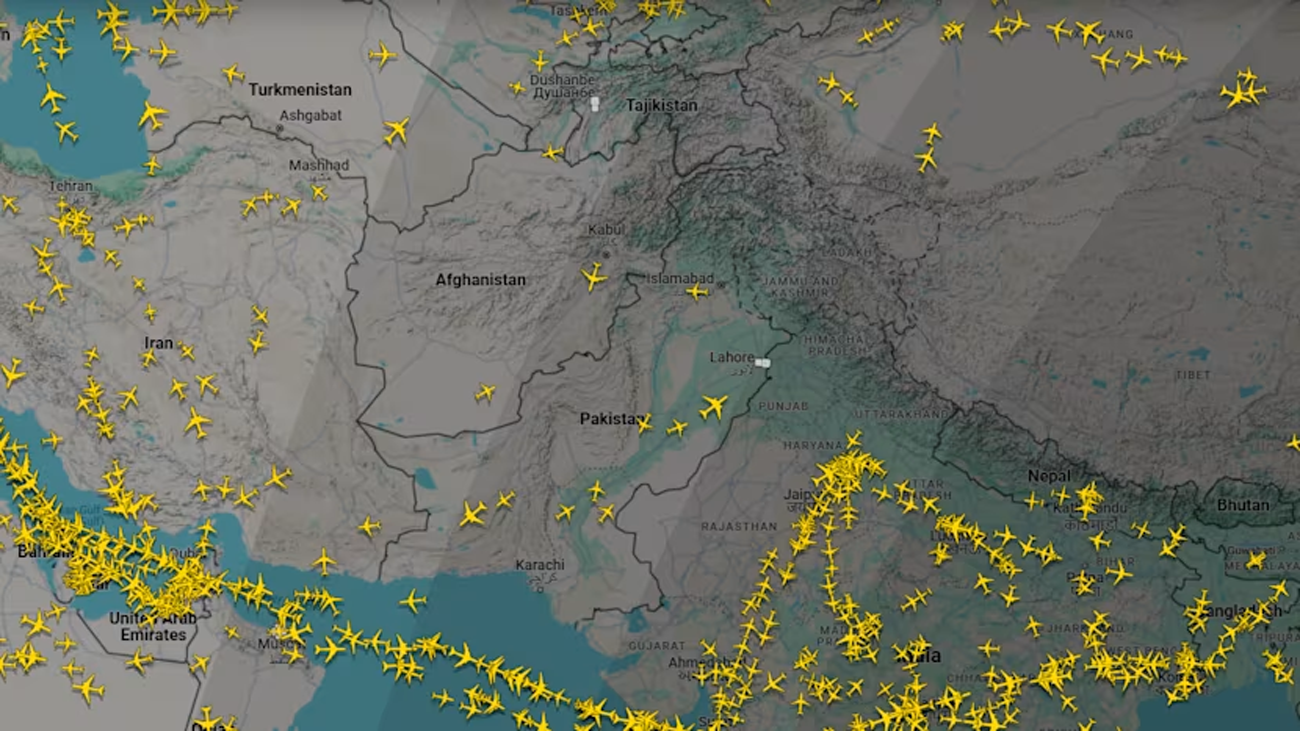 Các chuyến bay tránh không phận Pakistan. Ảnh: Flightradar24. Các chuyến bay tránh không phận Pakistan. Ảnh: Flightradar24.
