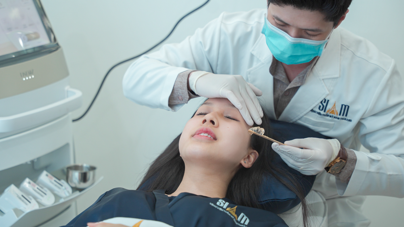 Một thí sinh Hoa hậu Việt Nam trải nghiệm công nghệ nâng cơ không xâm lấn HIFU tại Bệnh viện Thẩm mỹ SIAM Thailand.