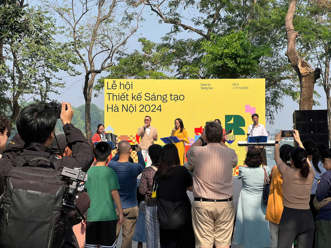 DragonPlus trong biểu diễn sáng 9/11 mở màn chuỗi 9 ngày hoạt động của Lễ hội Thiết kế sáng tạo Hà Nội năm nay. Ảnh: BTC.