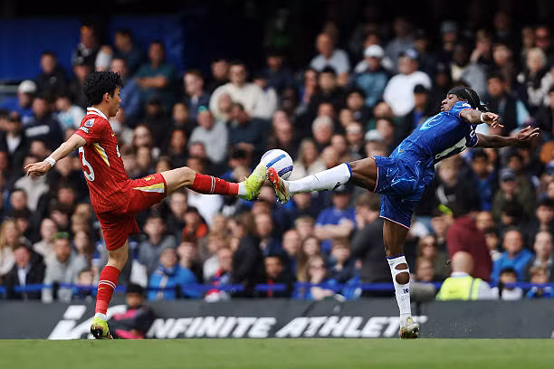 Liverpool thua đậm Chelsea sau khi đã vô địch Ngoại hạng ảnh 20