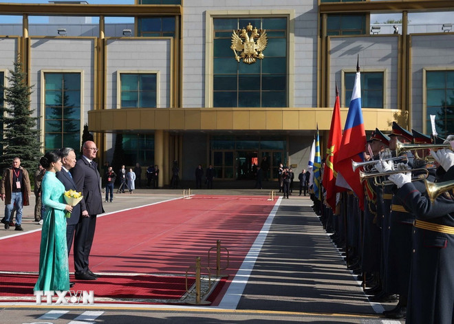 Lễ đón chính thức Tổng Bí thư Tô Lâm và Phu nhân tại sân bay Vnukovo 2, thủ đô Moskva. (Ảnh: Thống Nhất/TTXVN).