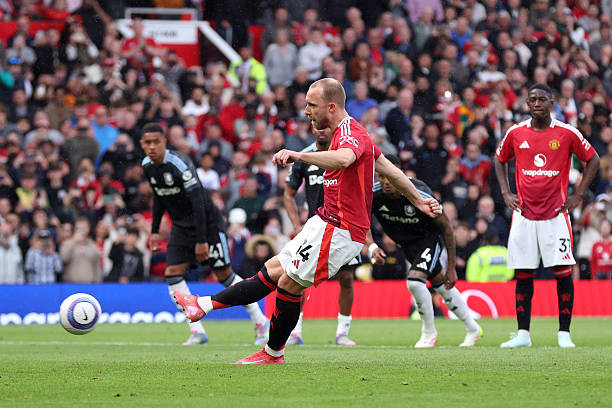 MU phá hỏng giấc mơ dự cúp C1 của Aston Villa ảnh 29