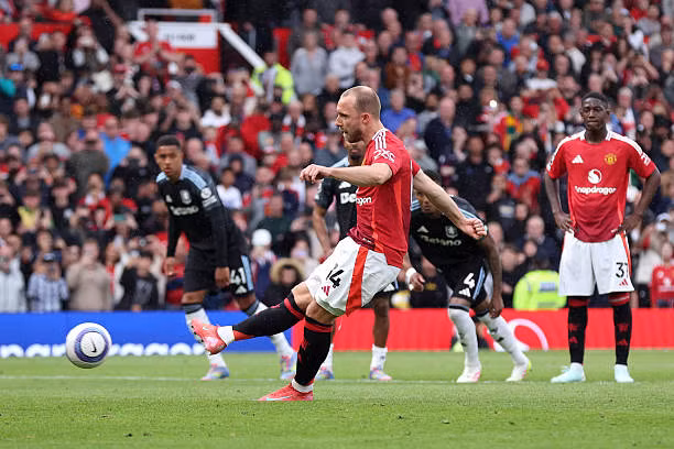 MU phá hỏng giấc mơ dự cúp C1 của Aston Villa ảnh 29