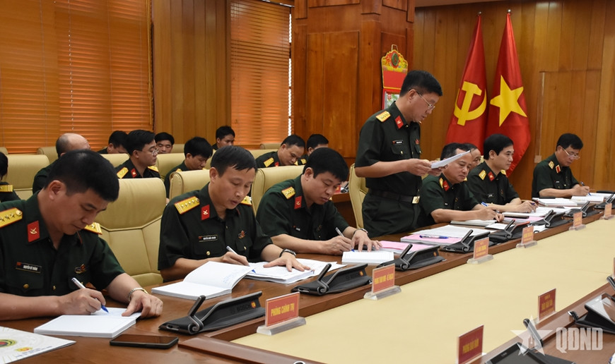 Đại tá Hoàng Thái Son, Phó cục trưởng Cục Quân nhu báo cáo biên bản bàn giao chức vụ Cục trưởng Cục Quân nhu.