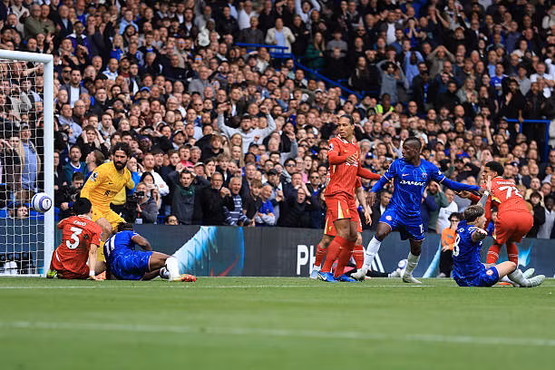 Liverpool thua đậm Chelsea sau khi đã vô địch Ngoại hạng ảnh 25