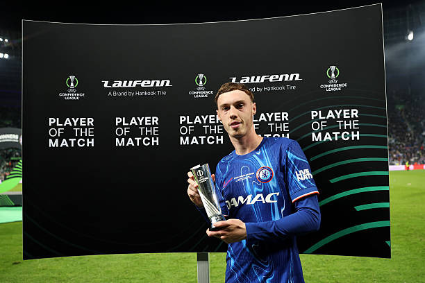 Palmer hay nhất chung kết Conference League 2024/25.