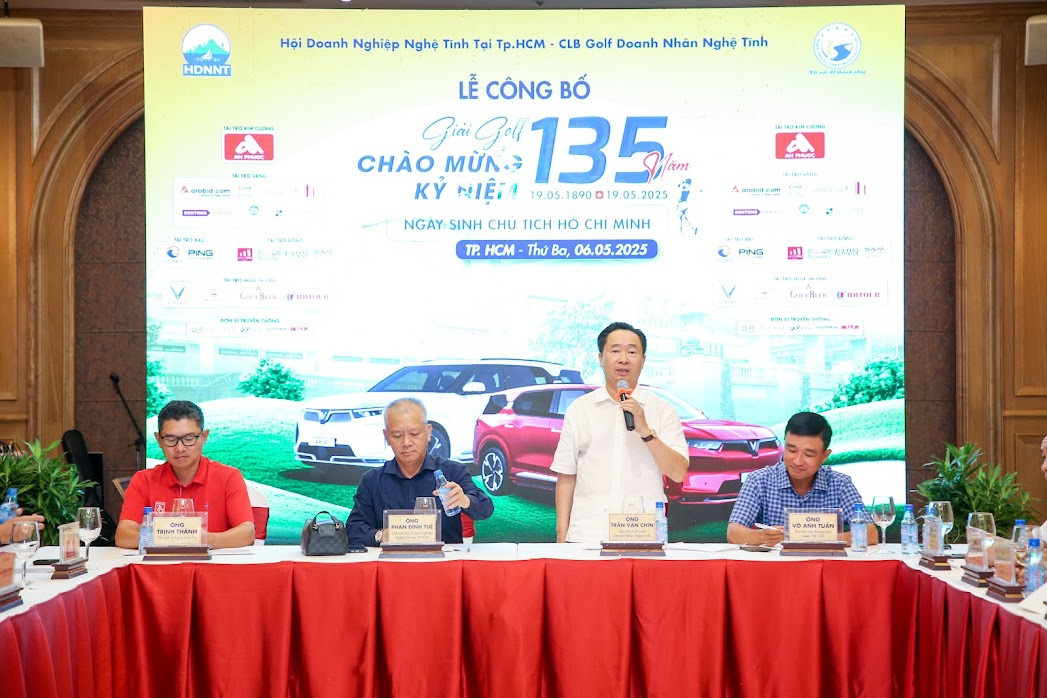 Ông Trần Văn Chín - Chủ tịch CLB golf Doanh nhân Nghệ Tĩnh phát biểu tại buổi lễ.