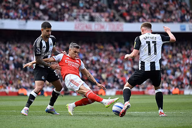 Siêu phẩm của Declan Rice giúp Arsenal giành vé dự Champions League ảnh 37