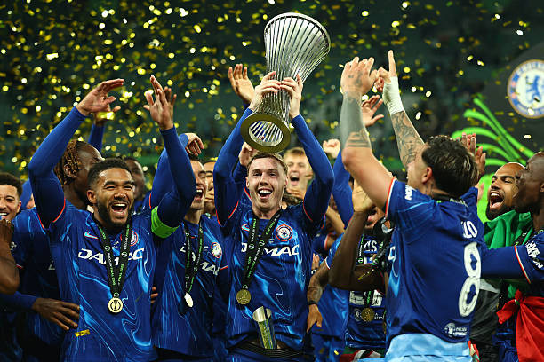 Palmer hay nhất chung kết Conference League 2024/25.