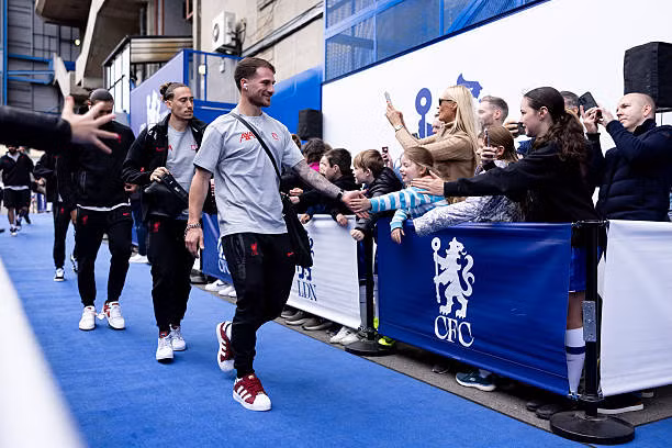 Liverpool thua đậm Chelsea sau khi đã vô địch Ngoại hạng ảnh 10