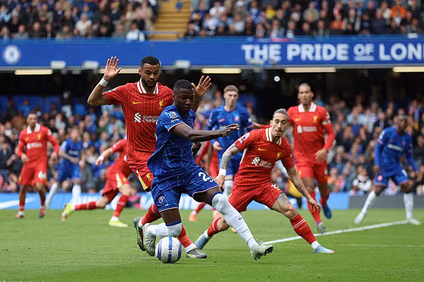 Liverpool thua đậm Chelsea sau khi đã vô địch Ngoại hạng ảnh 19