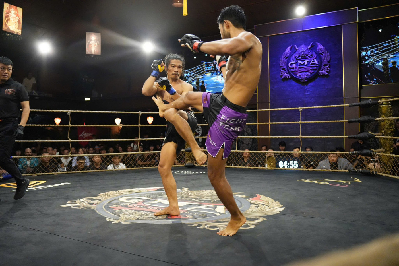 Trần Minh Nhựt đánh bại Trần Trọng Kim bằng đòn rear-naked choke.