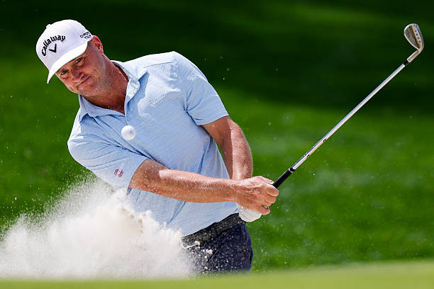 Alex Noren vươn lên vị trí số 2 trên bảng xếp hạng. Alex Noren vươn lên vị trí số 2 trên bảng xếp hạng.