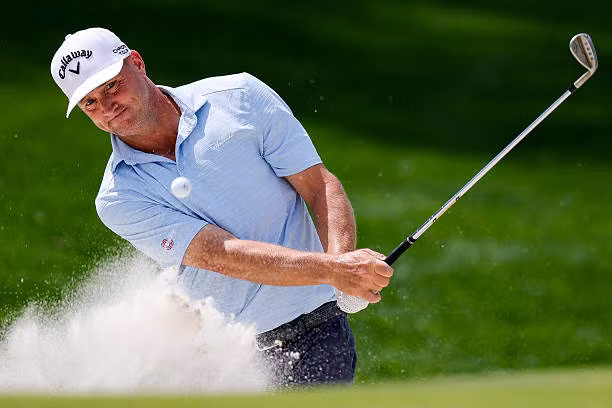 Alex Noren vươn lên vị trí số 2 trên bảng xếp hạng.