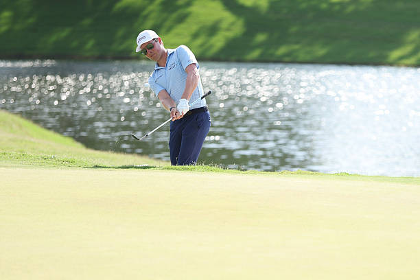 Griffin và Schmid tạo nên màn rượt đuổi gay cấn ở những hố cuối.