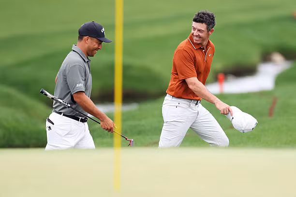 Rory McIlroy và Schauffele vừa đủ điểm đi tiếp. Rory McIlroy và Schauffele vừa đủ điểm đi tiếp.