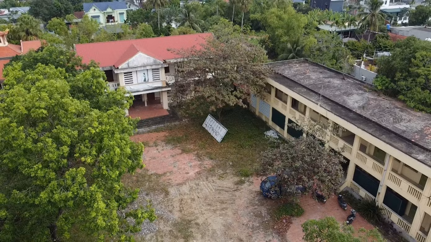 Trường tiểu học Quảng Giao, huyện Quảng Xương (Thanh Hoá) bỏ hoang nhiều năm nay.