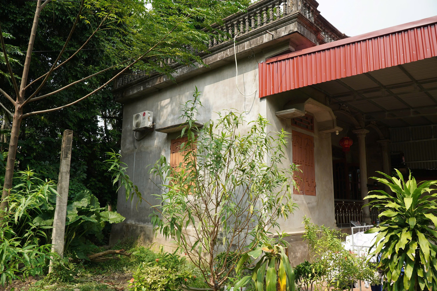 Do điện quá yếu, nhiều hộ gia đình ở thôn Ngọc Sơn (xã Hà Sơn, huyện Hà Trung) không dám lắp điều hòa.