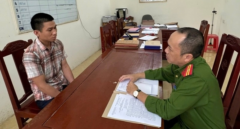 Bùi Văn Đoàn tại cơ quan công an