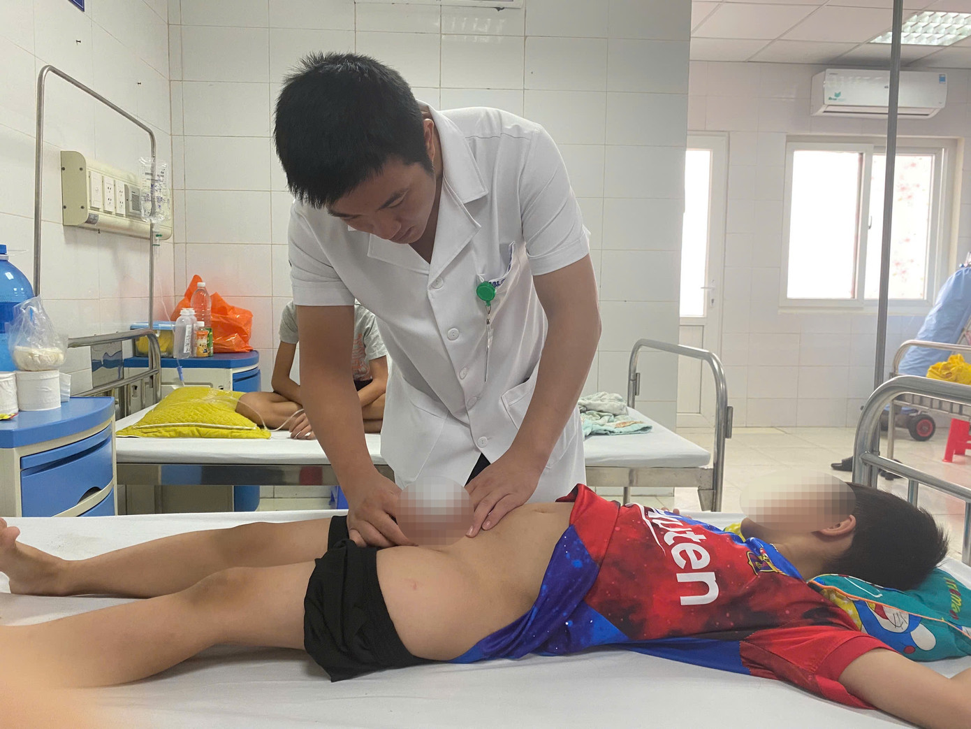 Bệnh nhi bị chó cắn đứt niệu đạo đã ổn định sức khoẻ