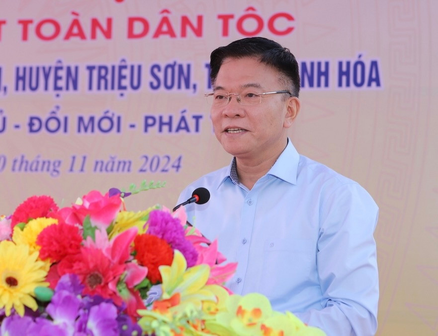 Phó Thủ tướng Chính phủ Lê Thành Long phát biểu chung vui với cán bộ, đảng viên và nhân dân thôn 1, xã Vân Sơn