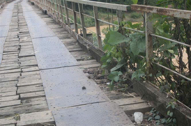 Nhiều vị trí ở cầu treo Chiềng xuống cấp, hư hỏng
