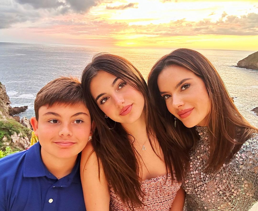 Ở tuổi 16, Anja có ngũ quan tinh xảo, từng đường nét gần như khuyết điểm. Theo khán giả nhận xét, với nhan sắc đó, cô bé hoàn toàn có thể chinh phục bất kỳ cuộc thi sắc đẹp quốc tế nào.