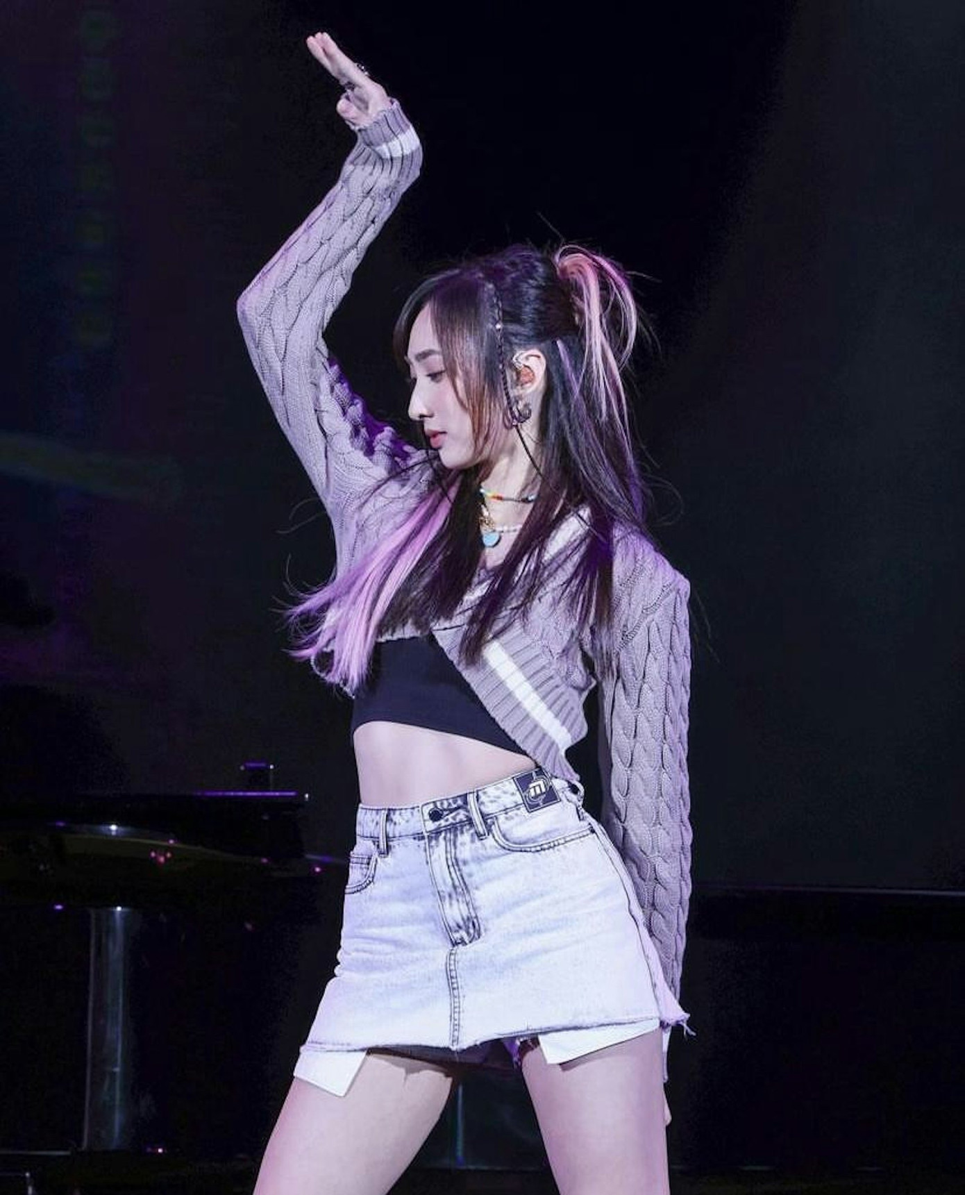 Chung Nhu Mỹ là cái tên trẻ nhất danh sách. Cô sinh năm 2006, còn có tên khác là Yumi Belza Bayanin. Cô hoạt động trong showbiz Hong Kong với vai trò ca sĩ kiêm diễn viên. Độ nổi tiếng của Yumi tăng mạnh sau khi tham gia chương trình tìm kiếm tài năng Legend of Sound của TVB. Chung Nhu Mỹ là cái tên trẻ nhất danh sách. Cô sinh năm 2006, còn có tên khác là Yumi Belza Bayanin. Cô hoạt động trong showbiz Hong Kong với vai trò ca sĩ kiêm diễn viên. Độ nổi tiếng của Yumi tăng mạnh sau khi tham gia chương trình tìm kiếm tài năng Legend of Sound của TVB.