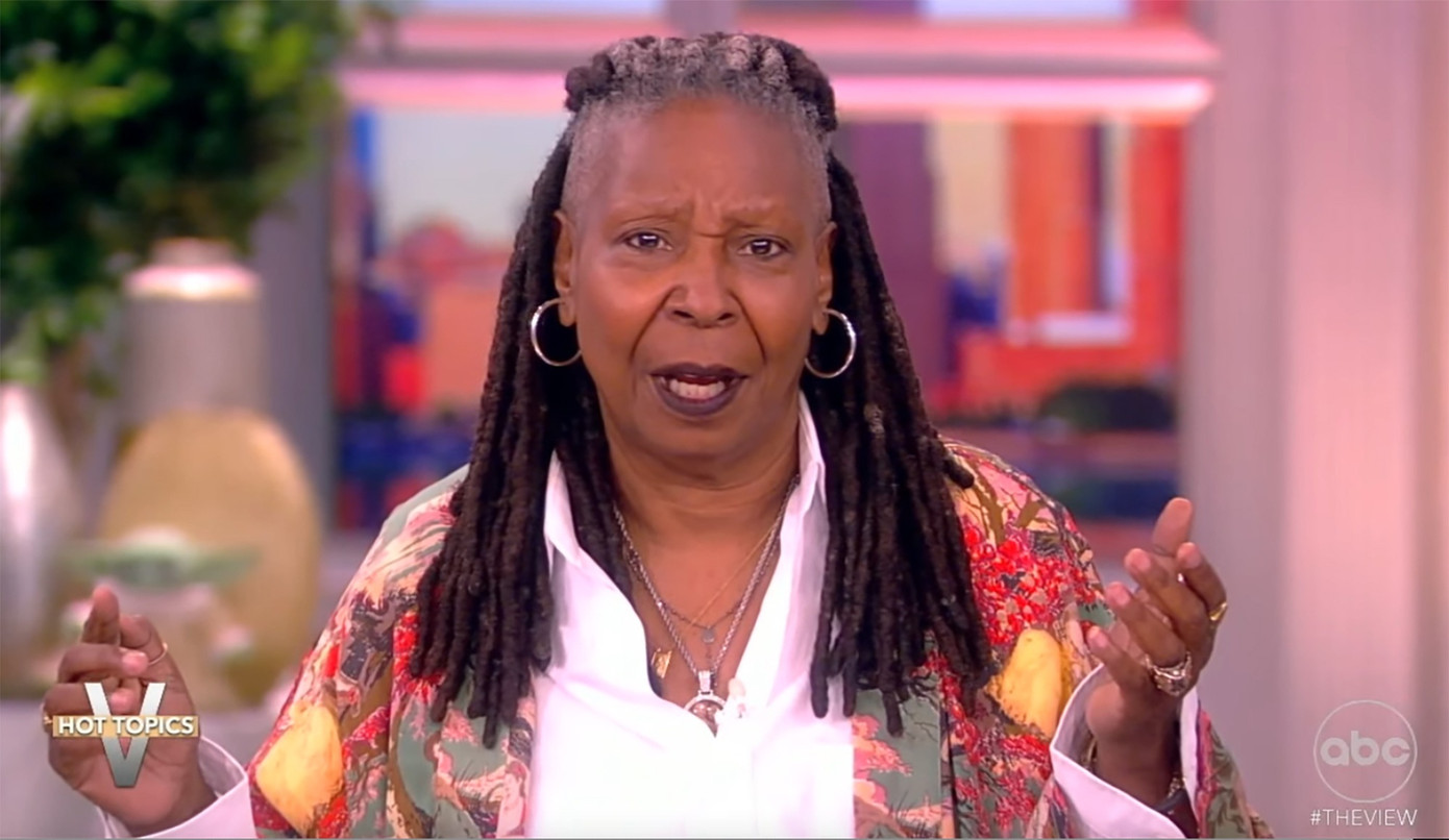 Whoopi Goldberg bức xúc vì Malia Obama bị cư dân mạng mỉa mai. Ảnh: The View.